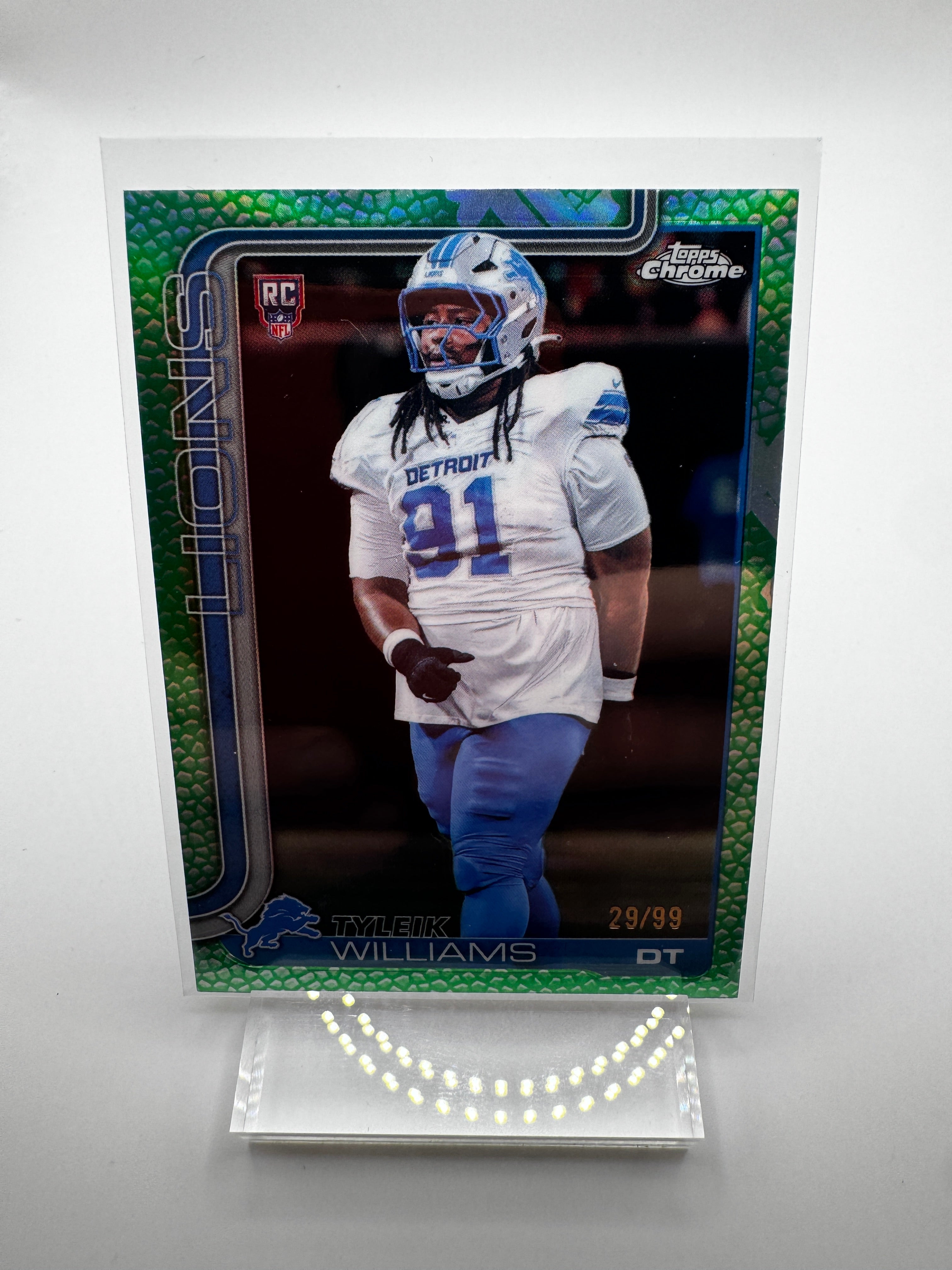 2025 Topps Chrome Tyleik Williams Green Refractor RC #/99 – Detroit Lions