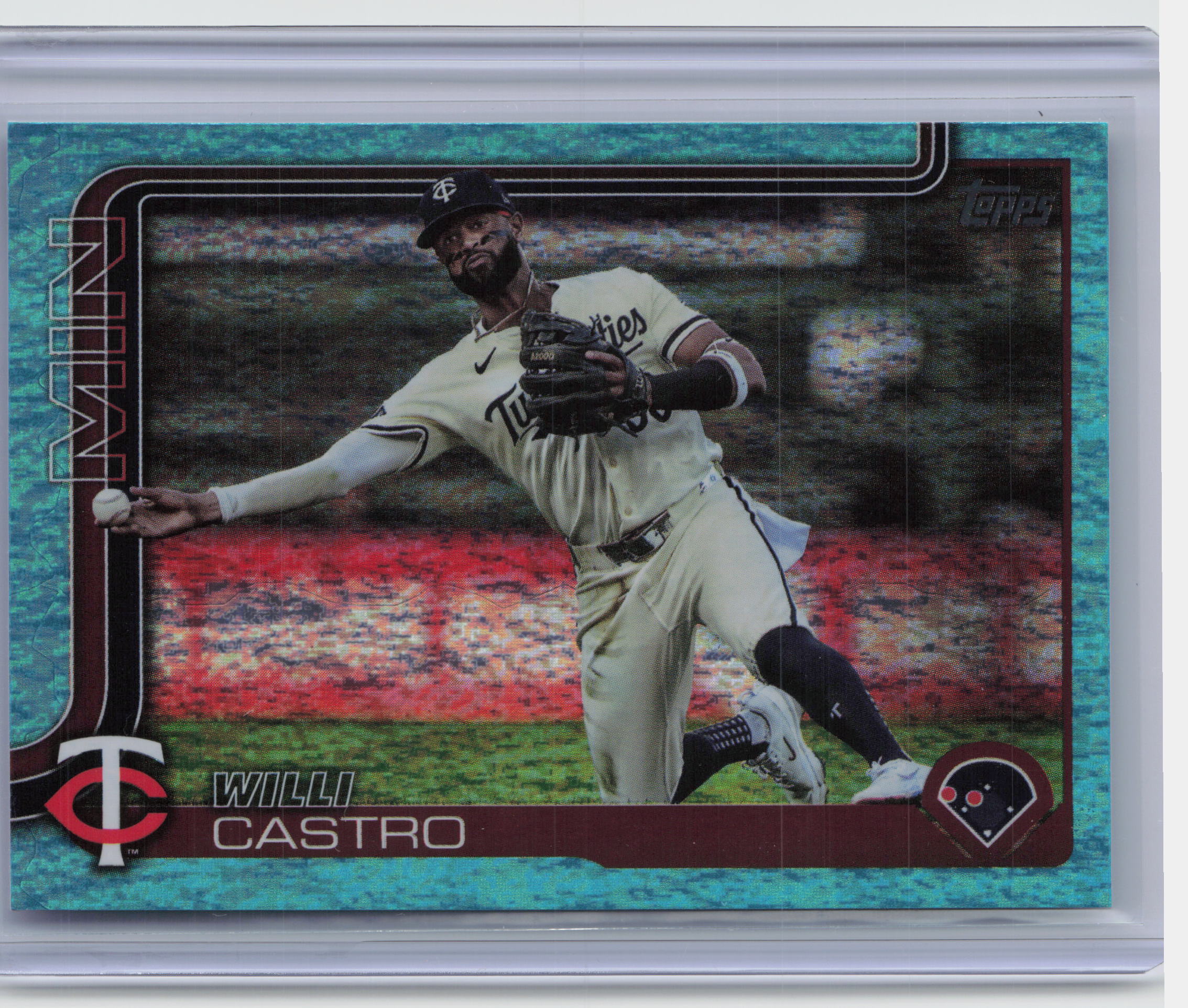 2025 Topps #155 Willi Castro Holo Foil Sand Glitter